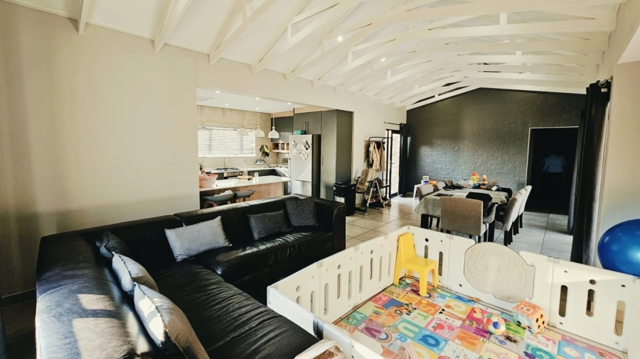 3 Bedroom Property for Sale in Van Der Hoff Park North West
